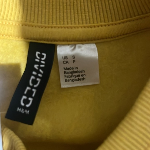 H&M Yellow and White Crewneck sweatshirt with Color-Block Design - Picture 4 of 7